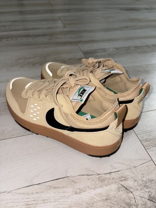 Adidasi Nike de barbati culoare crem .