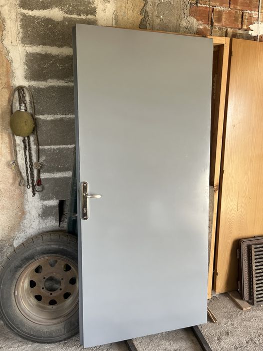 Входна врата, метална