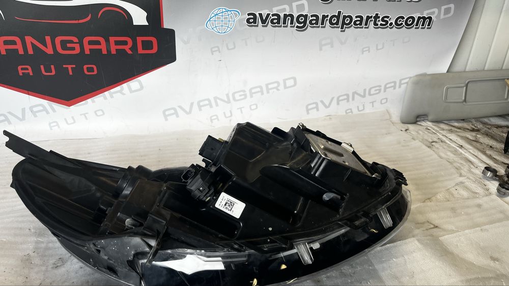 Renault Clio 4 ляв фар