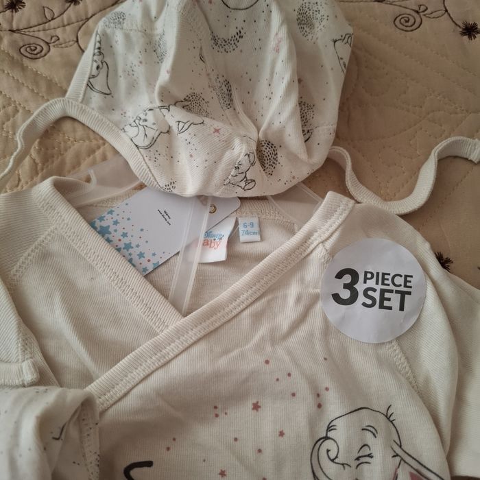 Чисто нови детски дрехи.