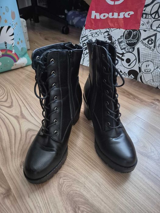 Черни боти Тенденз