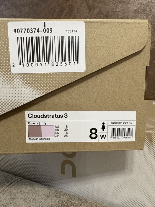 Сникърси Оn Cloudstratus 3