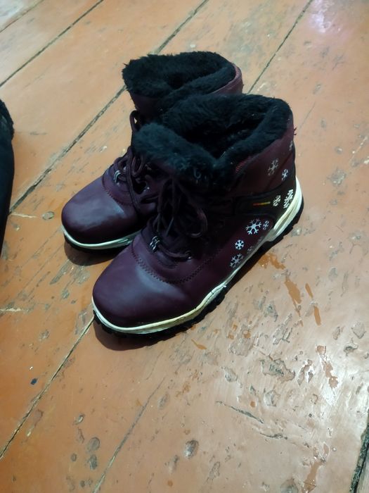 Продам зимние кроссовки