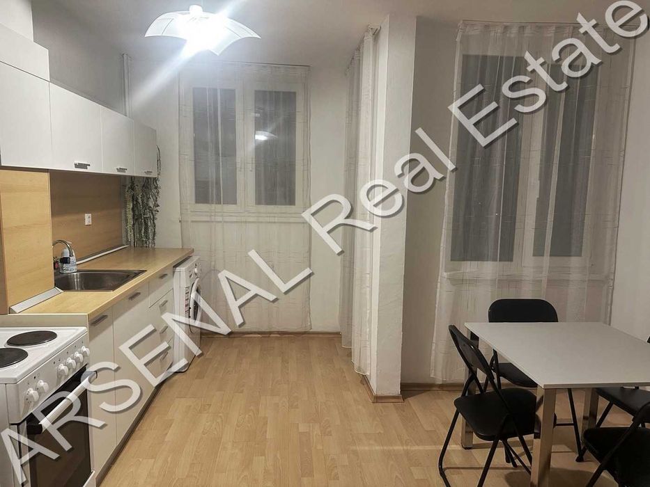 Тристаен апартамент под наем, Център