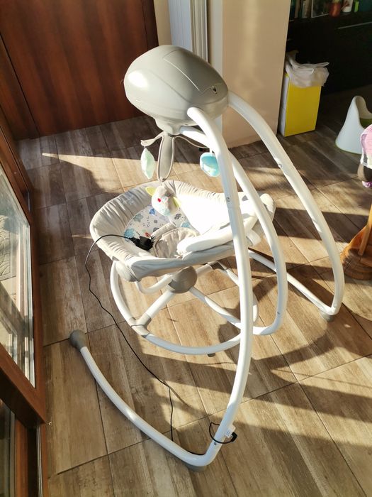 Продавам Електрическа бебешка люлка Cangaroo Woodsy