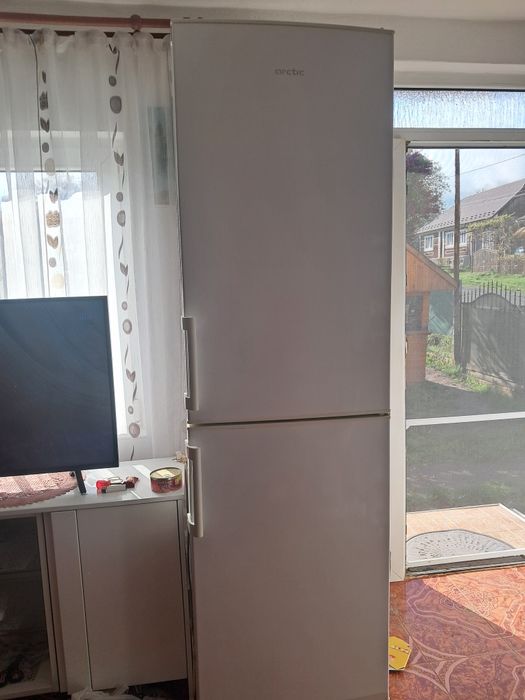Vând combina frigorifica in stare buna se funcționare