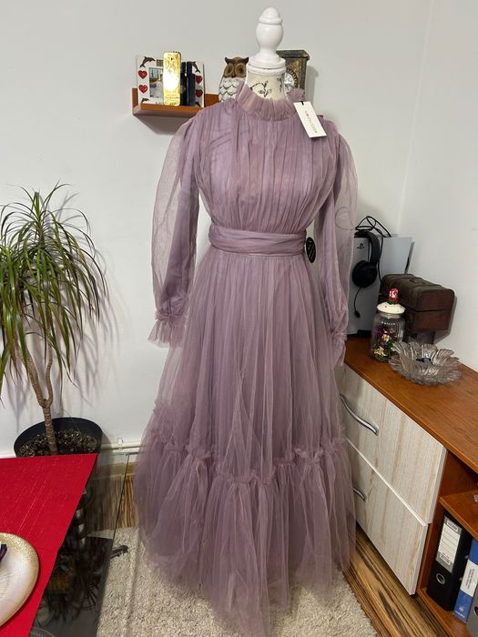 Rochie cu tull elegantă