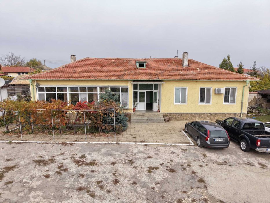 Продава се бизнес имот 6дк във Върбак обл.Шумен