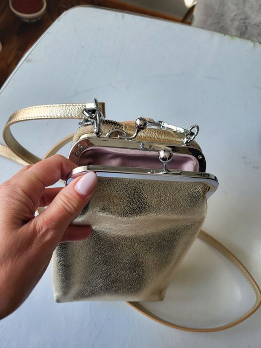 Продам брендовую кожанную сумку