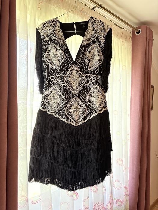 Rochie neagra eleganta.