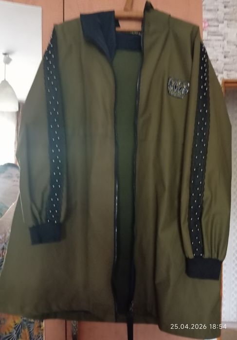 Куртка цвета хаки с капюшоном, платья