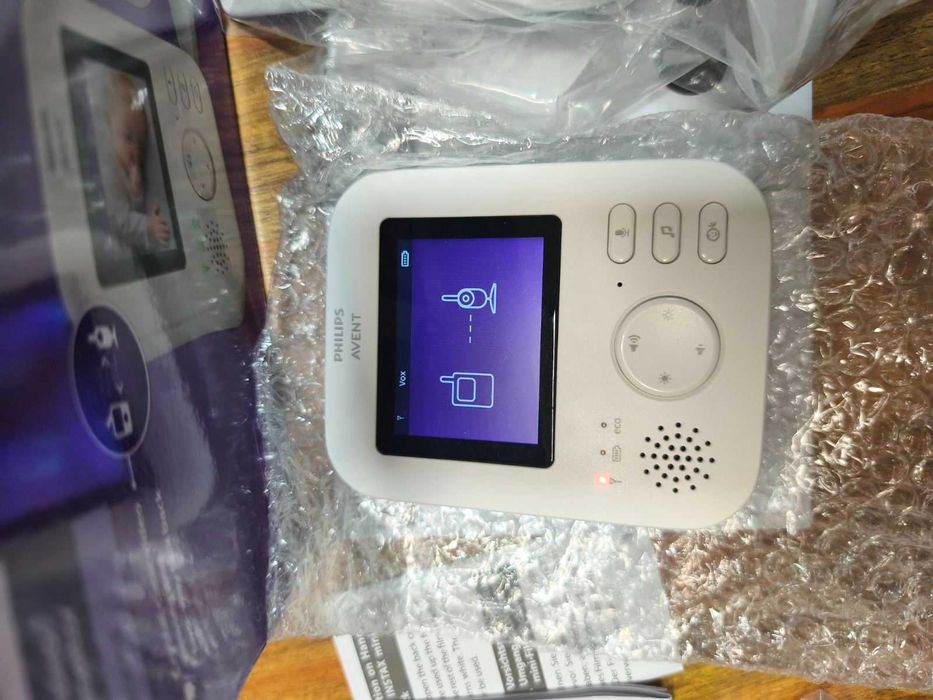 Чисто нов бебешки компютър с камера и видео