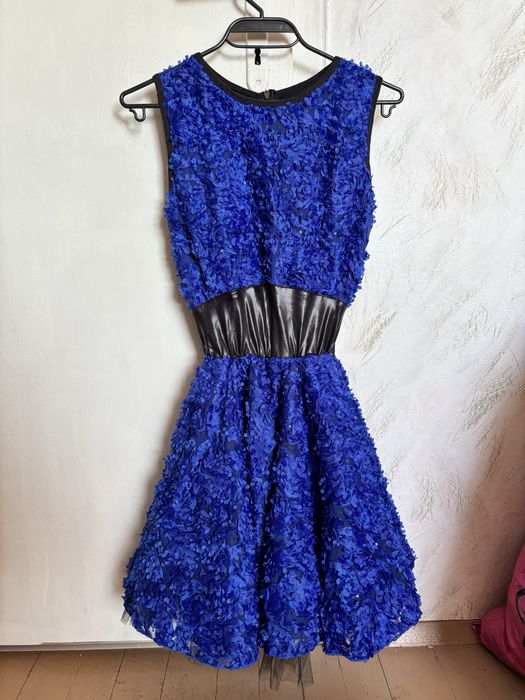 Официална тъмно синя къса рокля с тюл