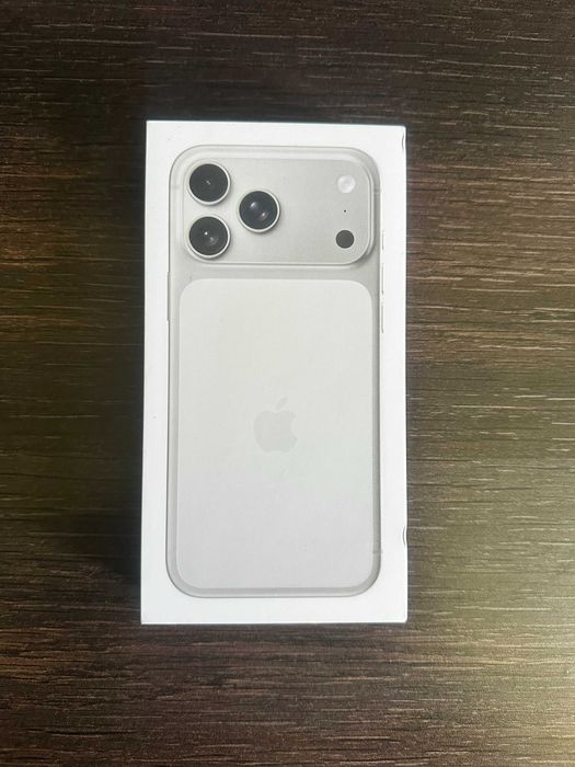iPhone 17 Pro Max 512GB Silver | НОВ | ЗАПЕЧАТАН | Apple