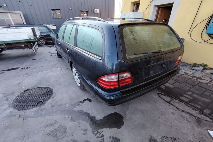 Punte spate Mercedes-Benz E-Class 2001
