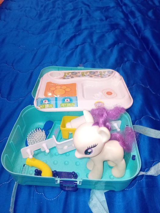 Мини куфар с пони за игра