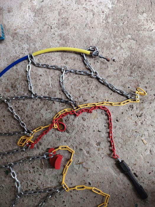 Lanțuri antiderapante noi - 2 seturi diferite