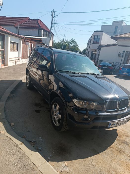 Vând BMW X5 e53, 2006,3.0d, facelift, 218 cp, funcțională, cu bătaie la motor, pentru dezmembrări.