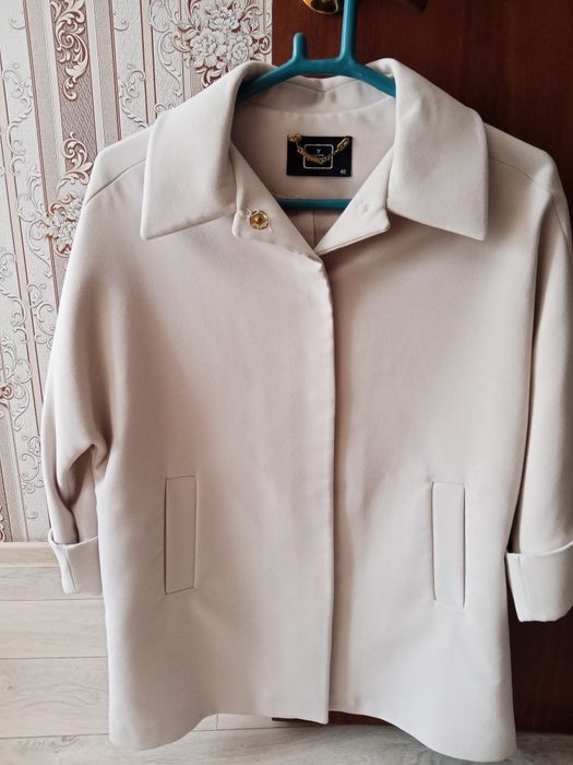 Продам женское полупальто.