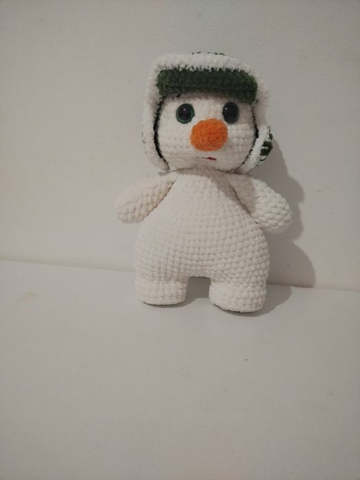 Om de zăpadă croșetat 24 cm