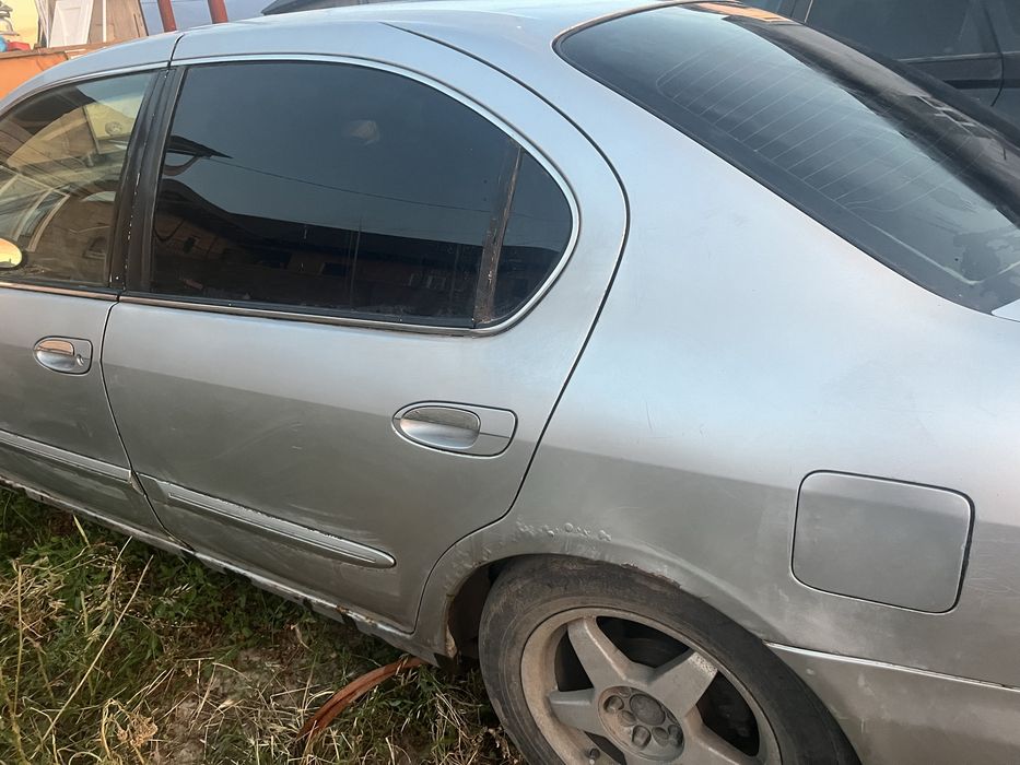 Машина Nissan Maxima