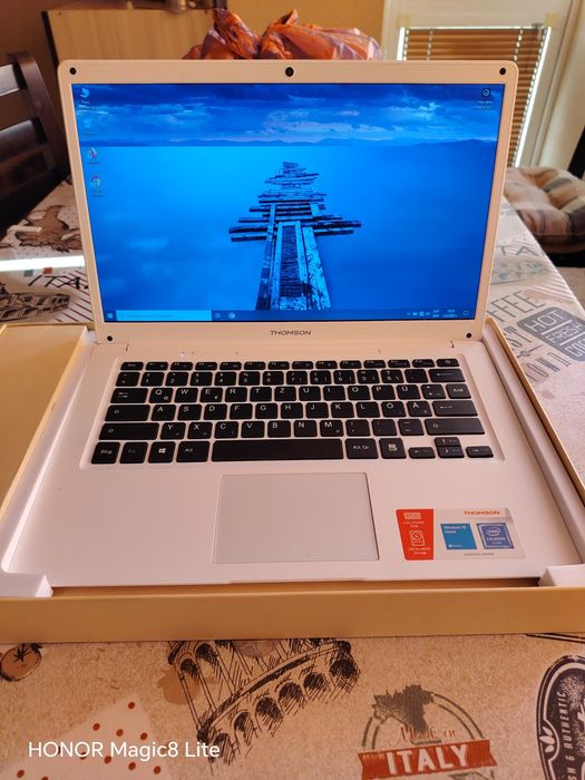 Лаптоп Thomson 14"