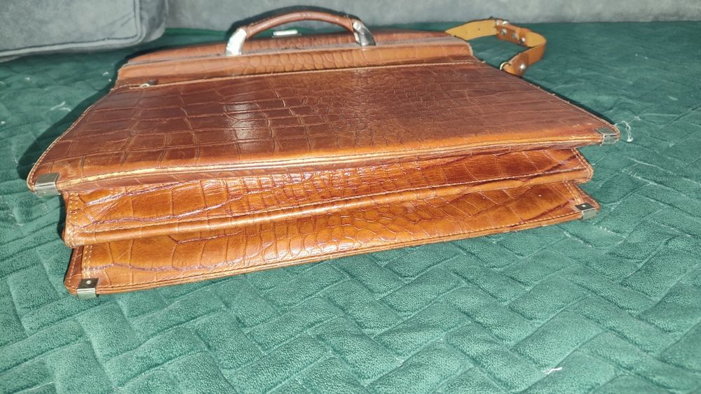 Кожаный портфель