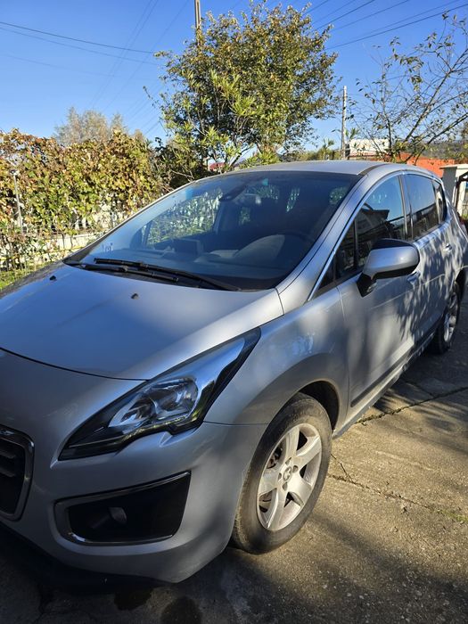 Vând Peugeout 3008