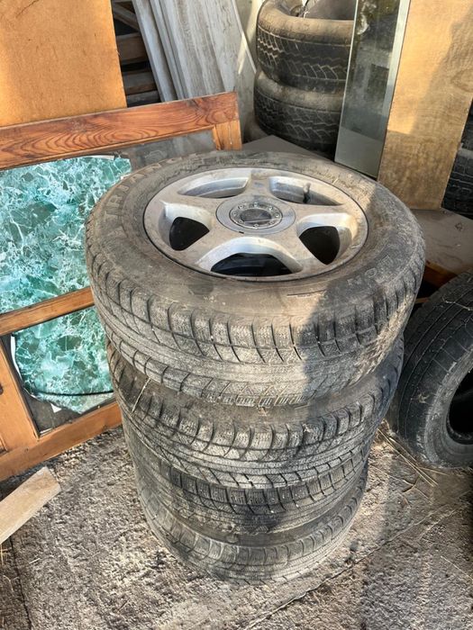 Зимняя шина 205/65/15 ходил только 1 сезон почти новый