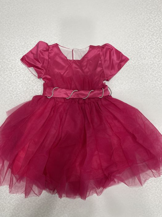 Продам платья для девочек. Новогодние костюмы.