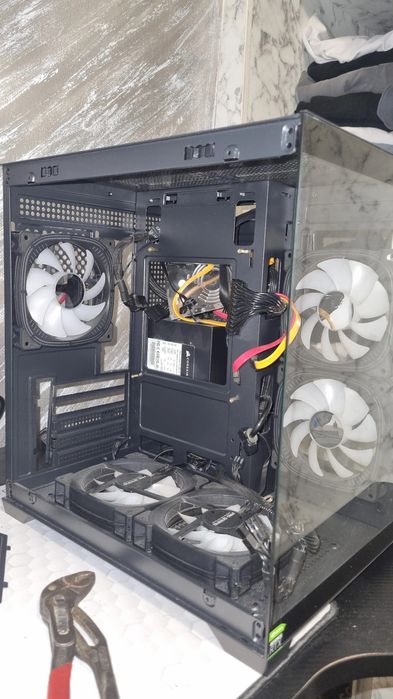 Se Vinde Carcasa + Sursa