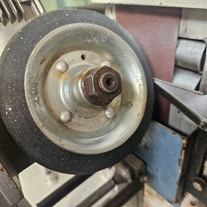 шлайф машина за кръгли детайли