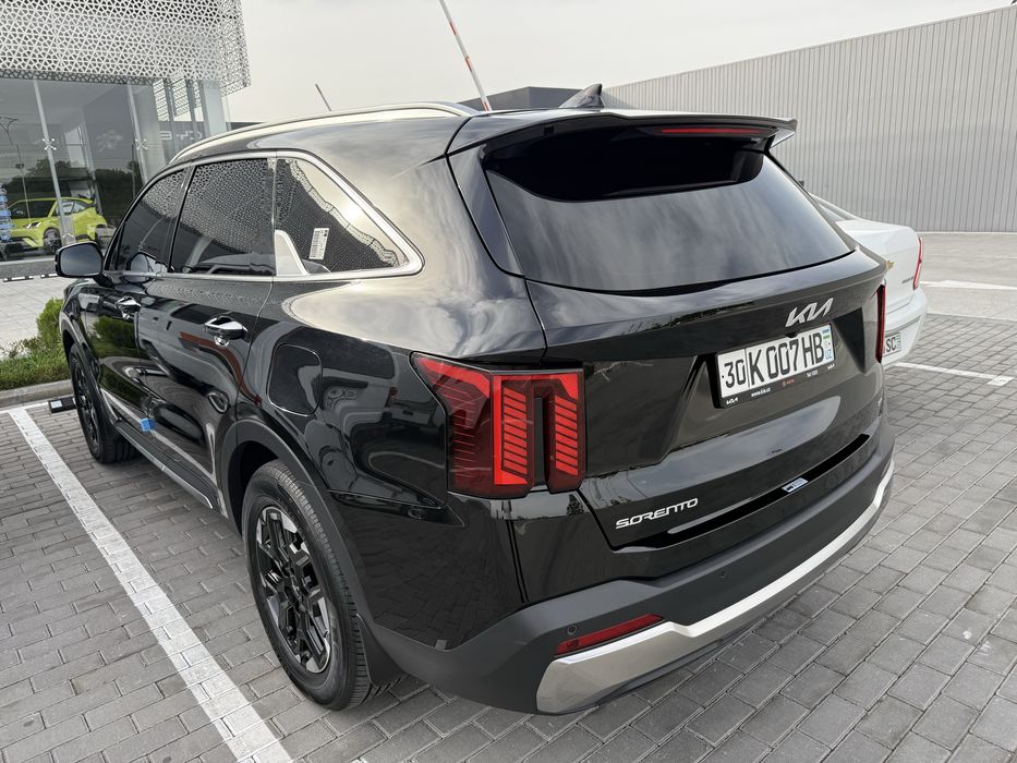 Продаётся KIA Sorento 2024г 2,5 7 местный цвет черный