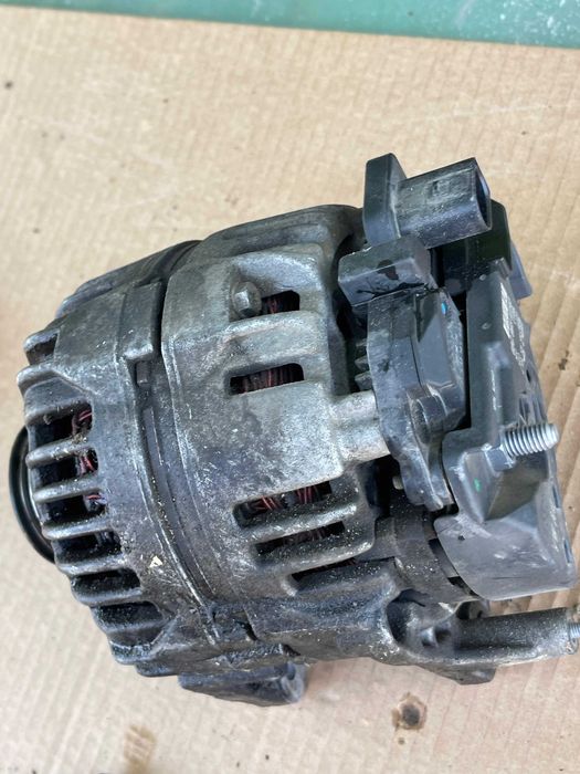 Alternator Vw Golf 5 1.6 FSi - Cod Piesa: 0124325128