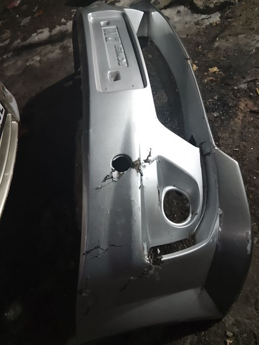 Продам бампер ларгус