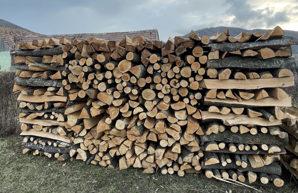 Vand deseuri de brad la balot, lemn de foc