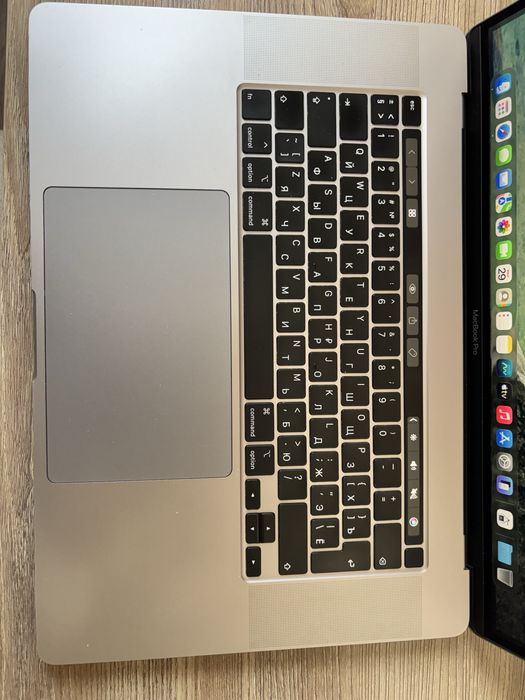 Macbook Pro 16 в хорошем состоянии