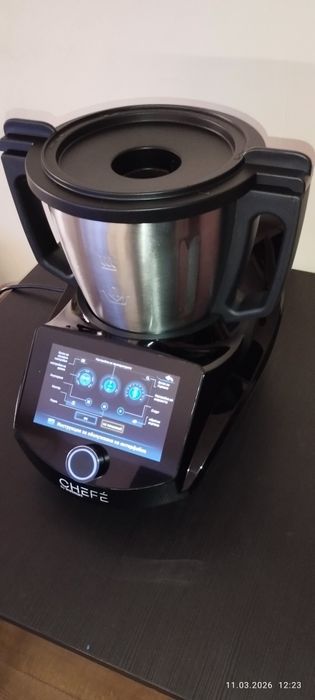 Продава се готварски робот.