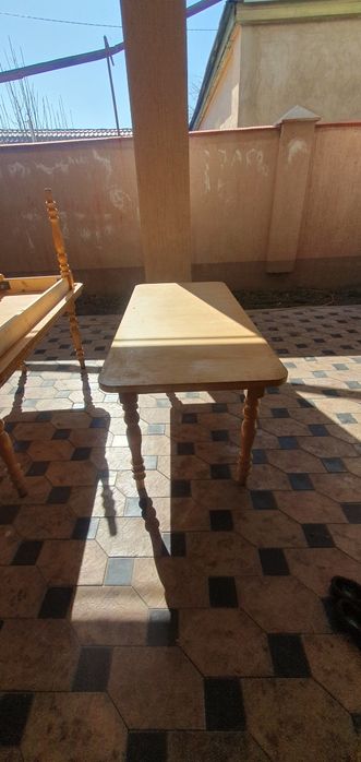 Стол  без стульев