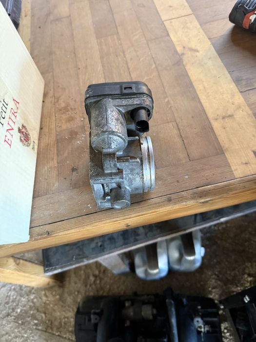 Всмукателен колектор и дросел от М54 б25