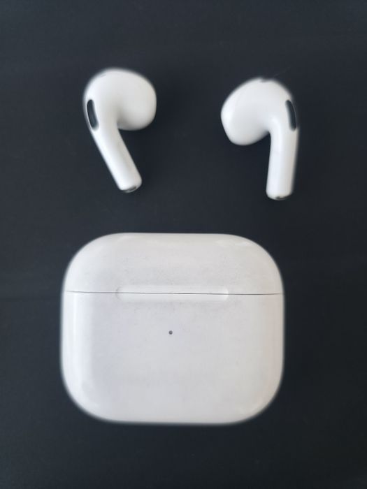 Vând căști Apple