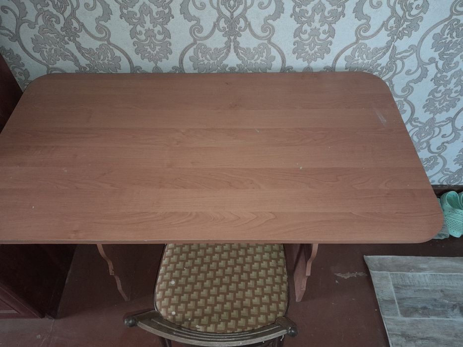 Продам стол за 5000 тенге