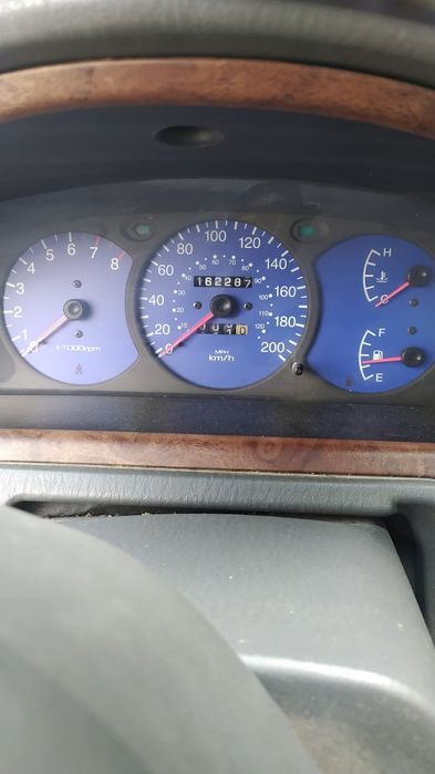 Продавам Кия Каренс 2001 г 1.8 110 коня