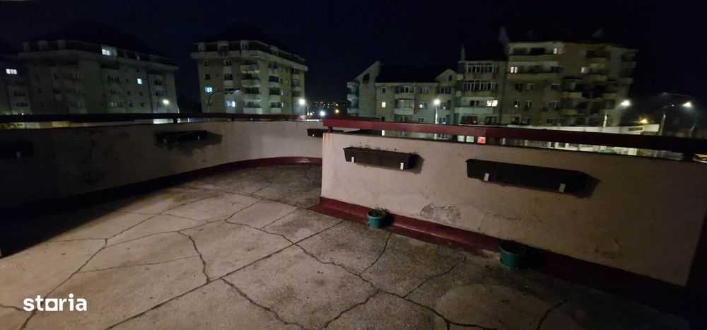 Vand garsoniera cu terasa mare