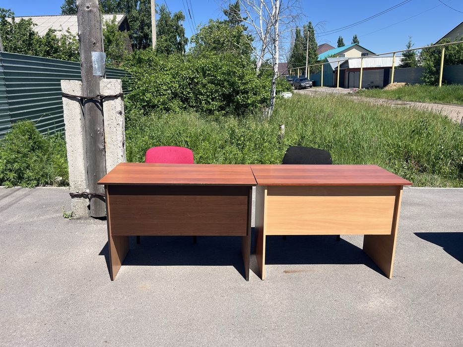 Продам стол офисный, парты