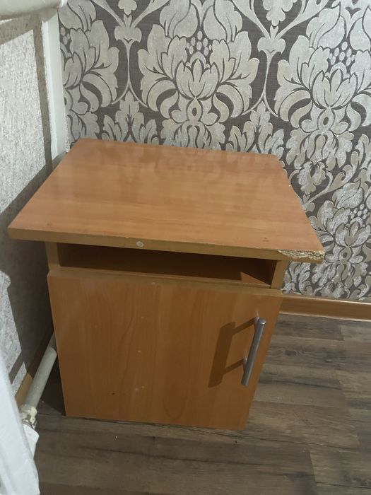 Кровать и 2 тумбочки