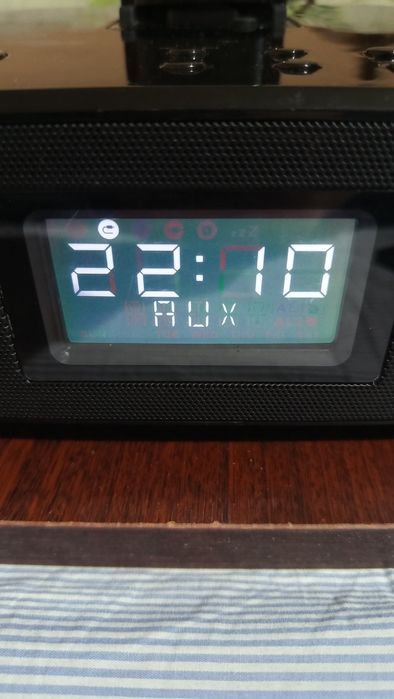 Радио часовник с блутут