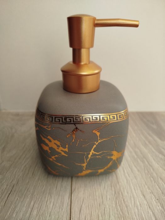 Дозатор для жидкого мыла