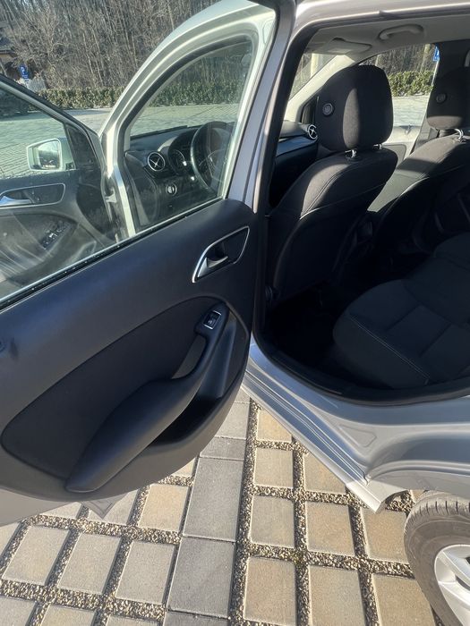 Mercedes B200 Automată | 1.6 Turbo Benzină | 2012 | 161.000 km | Piele