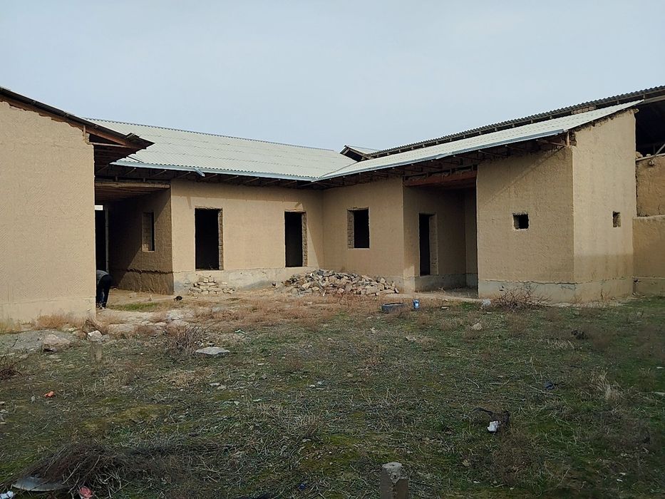 Uy sotiladi 6sotix 8xona